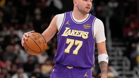 英格兰队海报发布：凯恩队长单挑阿尔巴尼亚